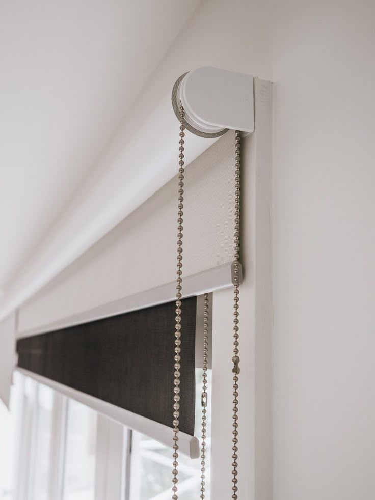 Roller Blind Jendela Terdekat: Pemasangan & Perawatan