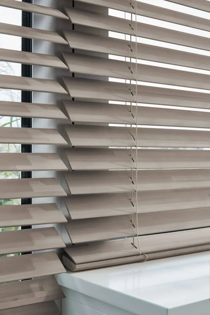 Roller Blind Kantor Jakarta – Profesional untuk Ruang Kerja